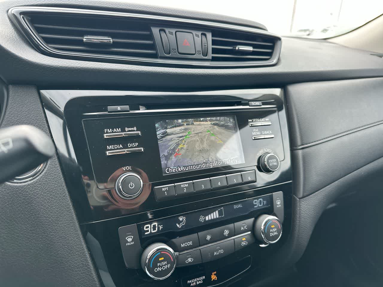 Thumbnail: 2017 Nissan Rogue - 31