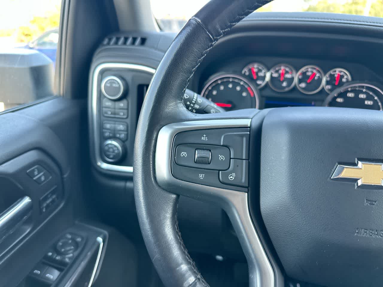 Thumbnail: 2022 Chevrolet Silverado 3500 - 28