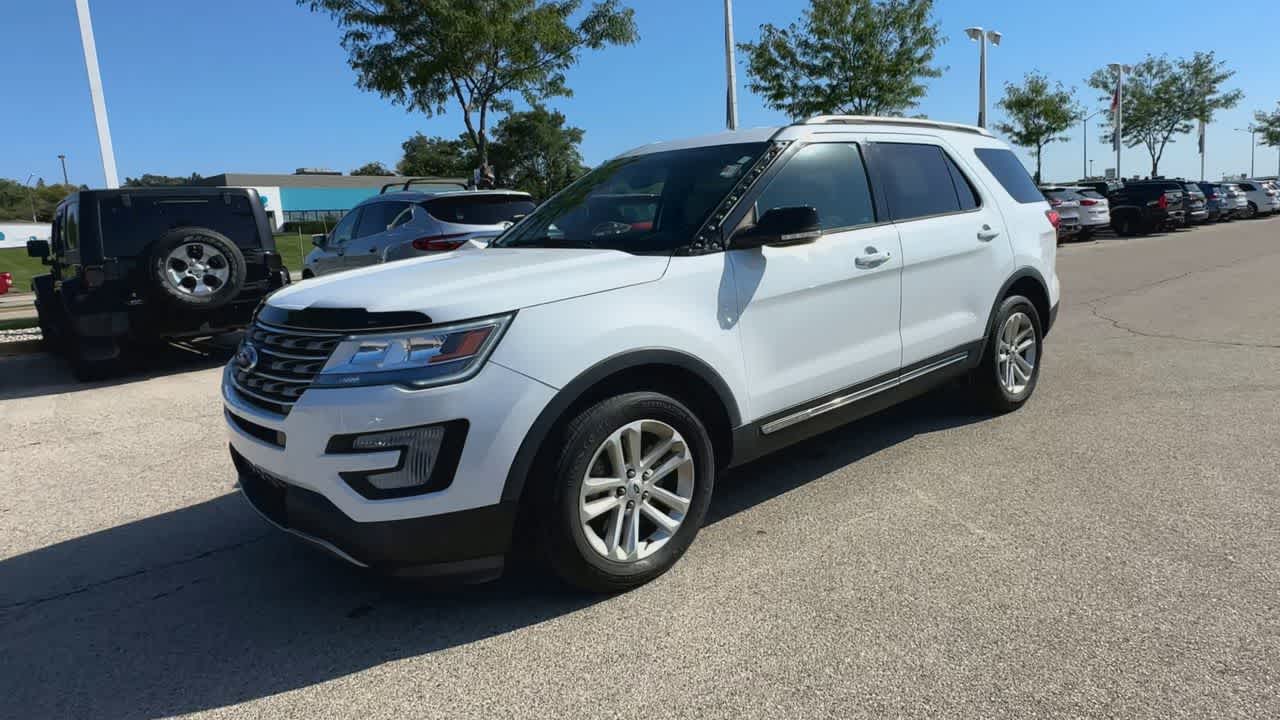 2017 Ford Explorer XLT photo 4