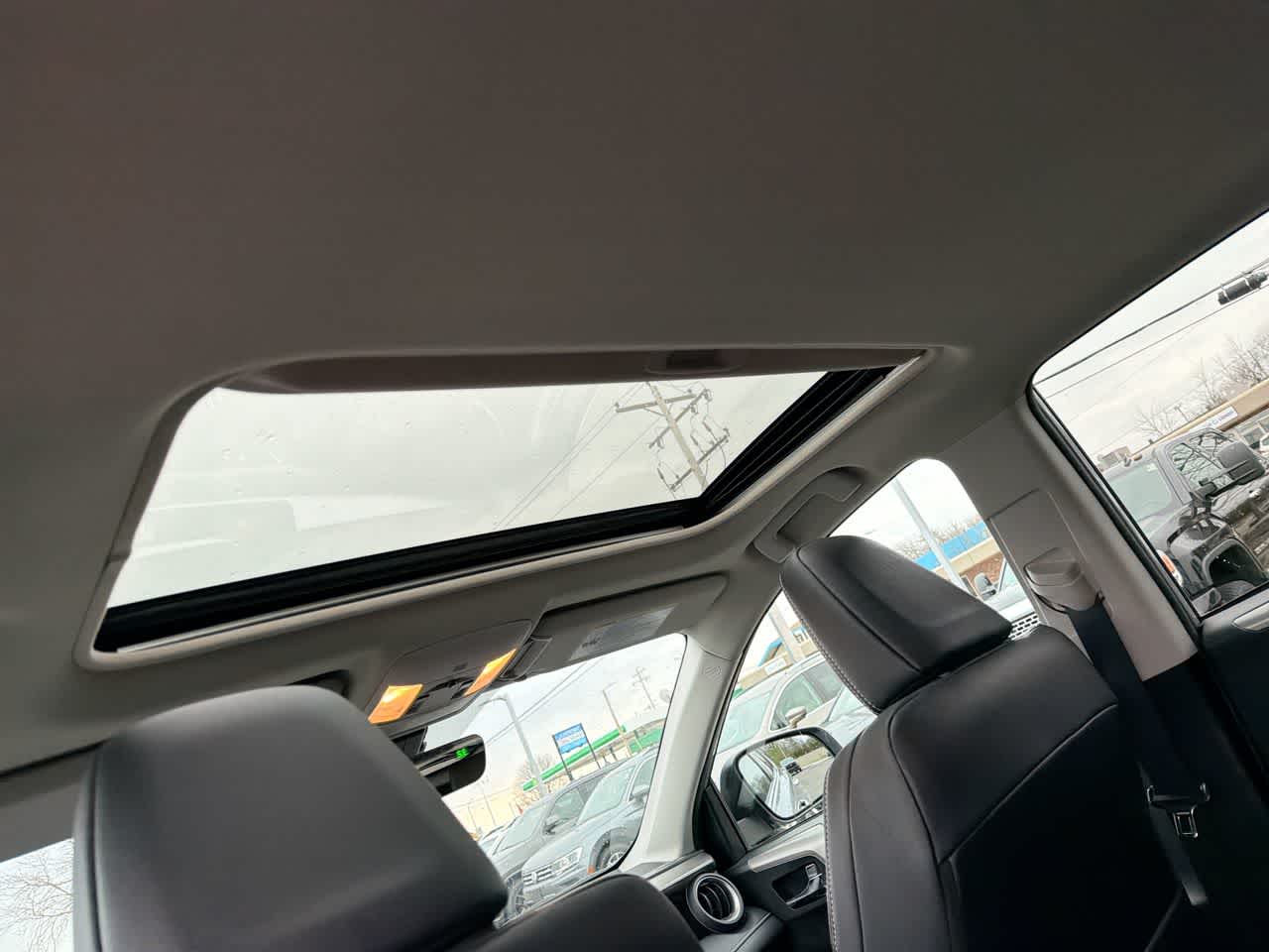 Thumbnail: 2016 Toyota RAV4 - 24