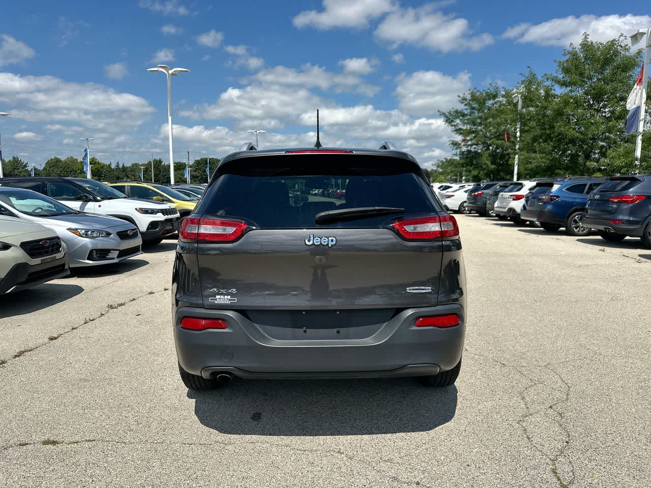 Thumbnail: 2017 Jeep Cherokee - 12
