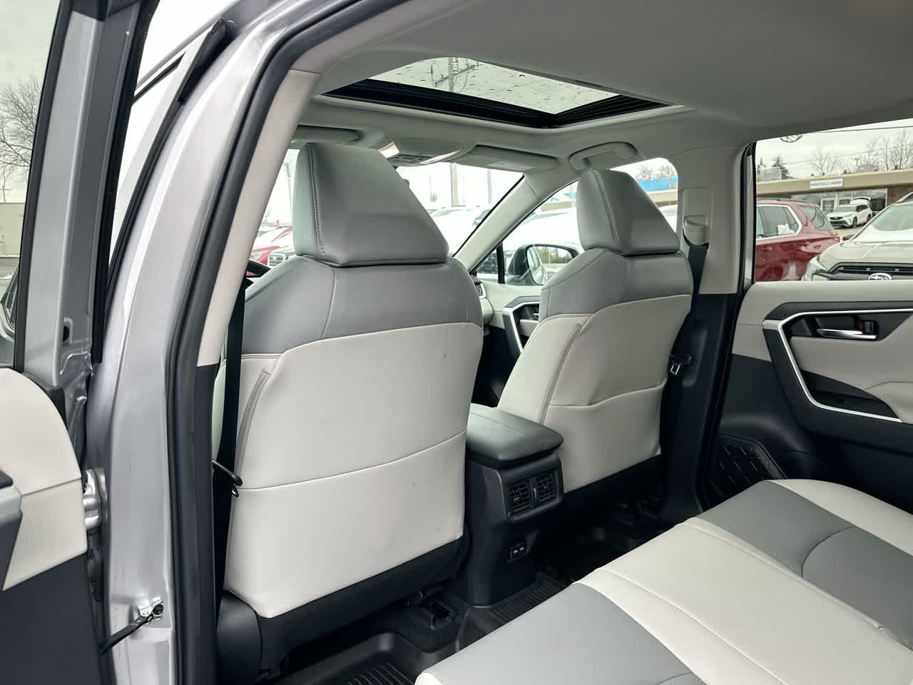 Thumbnail: 2022 Toyota RAV4 - 23