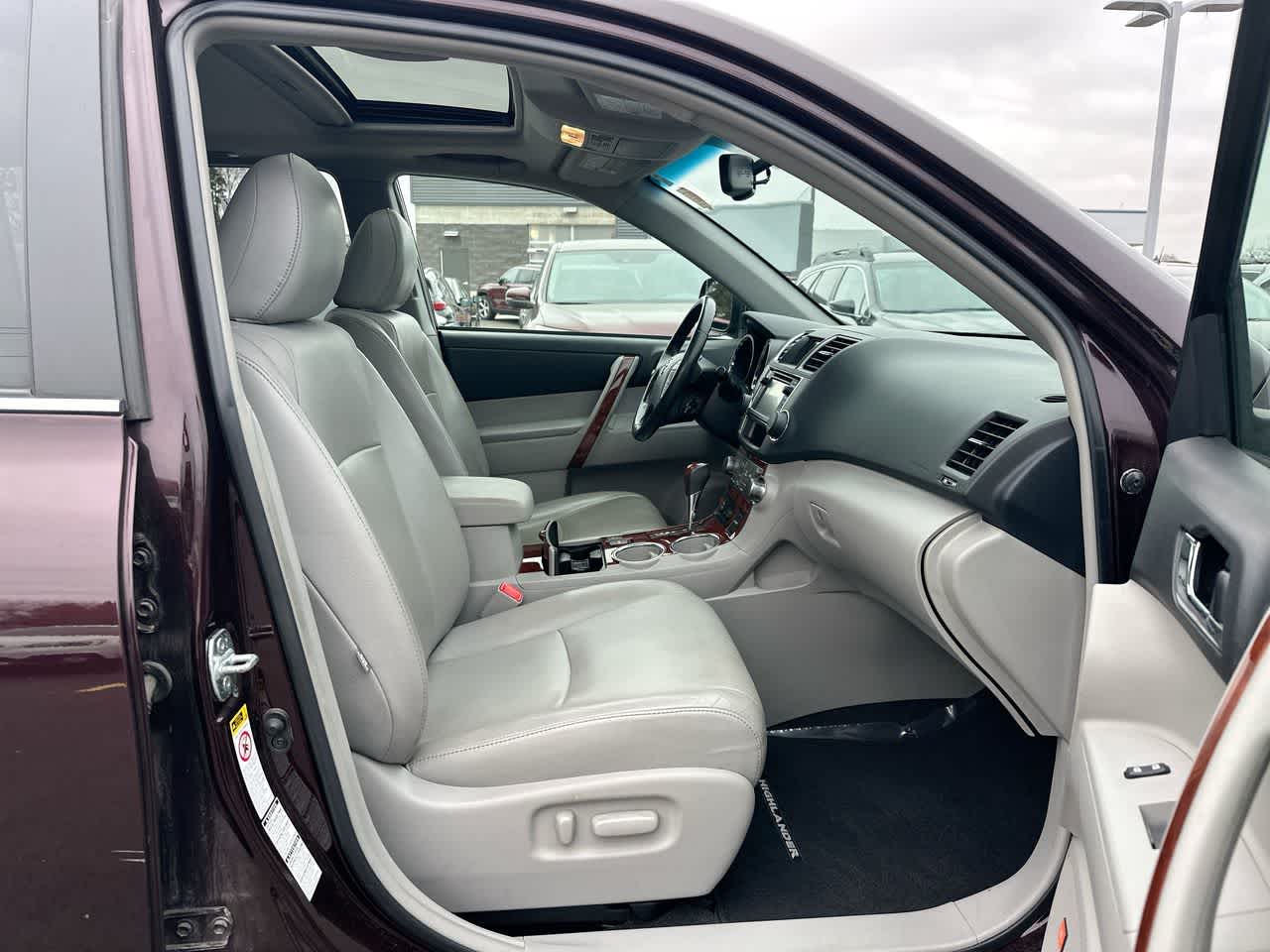 Thumbnail: 2013 Toyota Highlander - 27