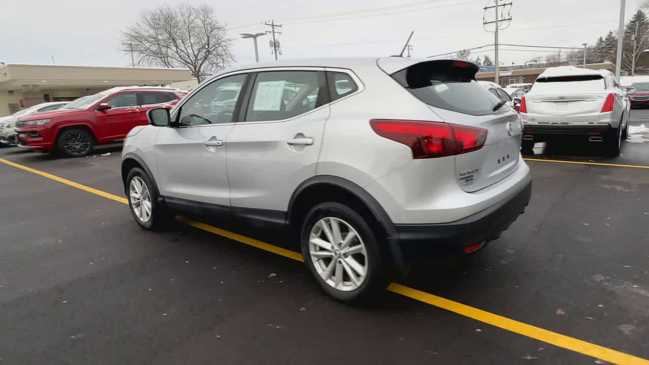 Thumbnail: 2017 Nissan Rogue Sport - 6