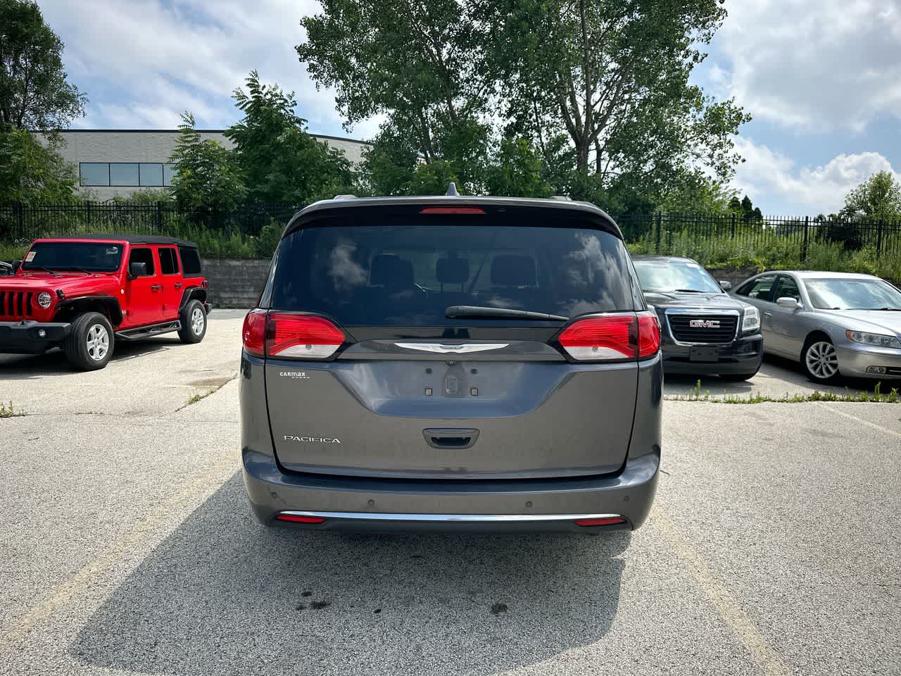 Thumbnail: 2017 Chrysler Pacifica - 18