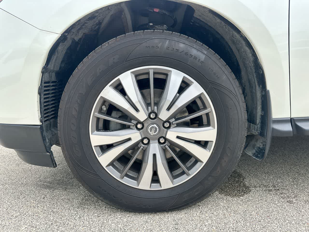 2017 Nissan Pathfinder SL 19