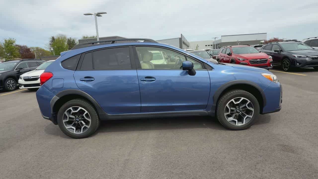 Thumbnail: 2017 Subaru Crosstrek - 9