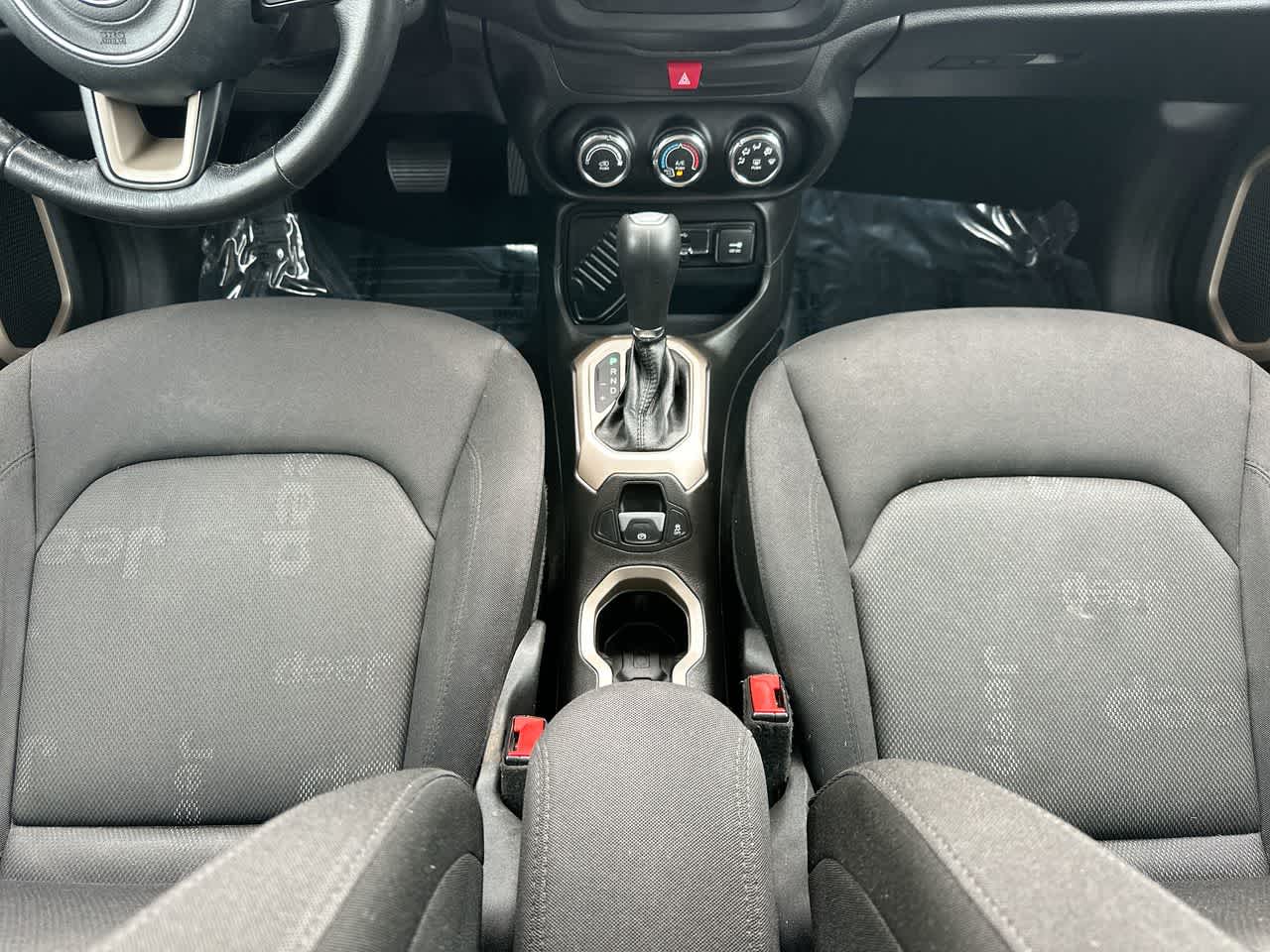 Thumbnail: 2016 Jeep Renegade - 30