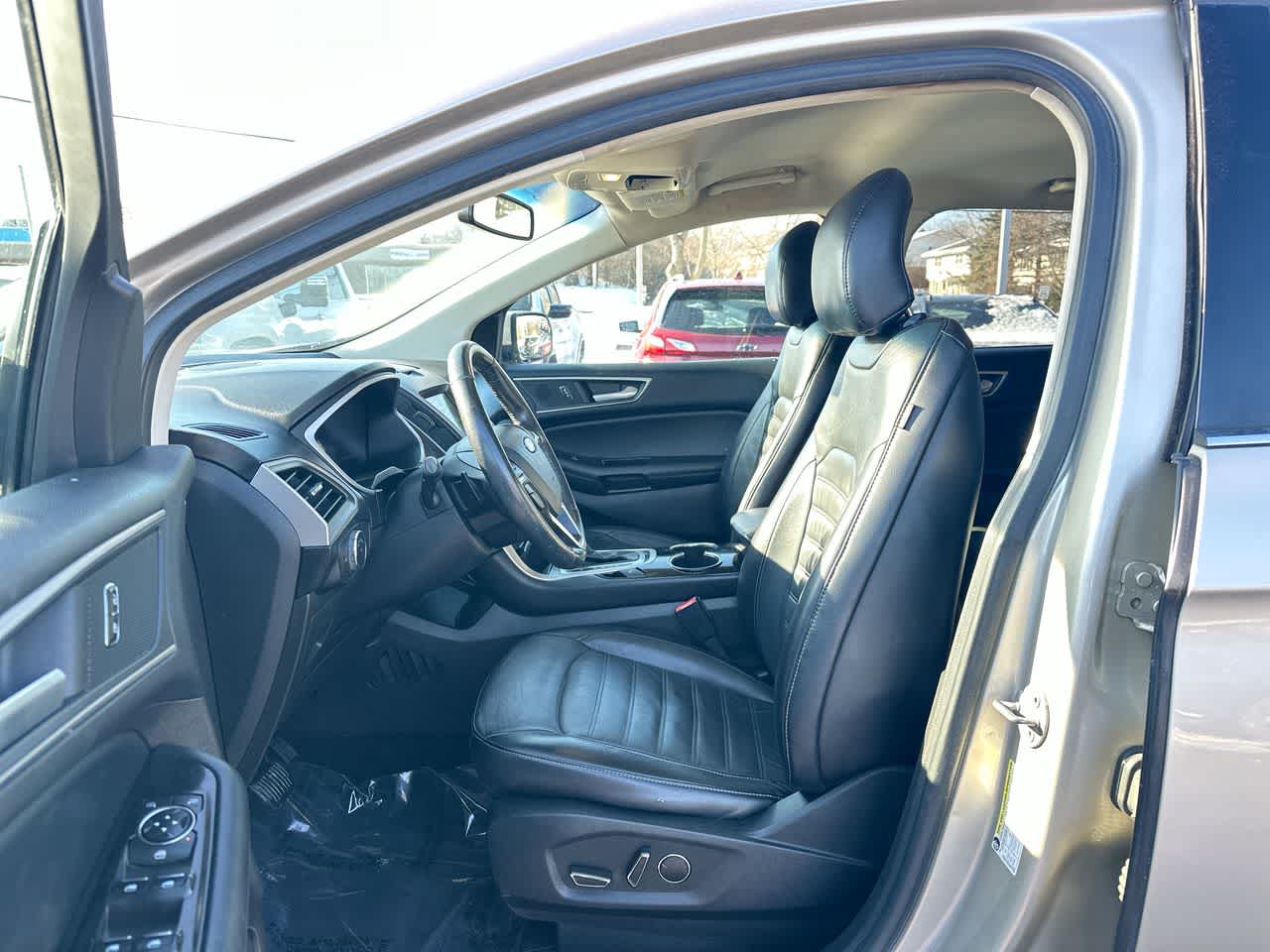 Thumbnail: 2017 Ford Edge - 21