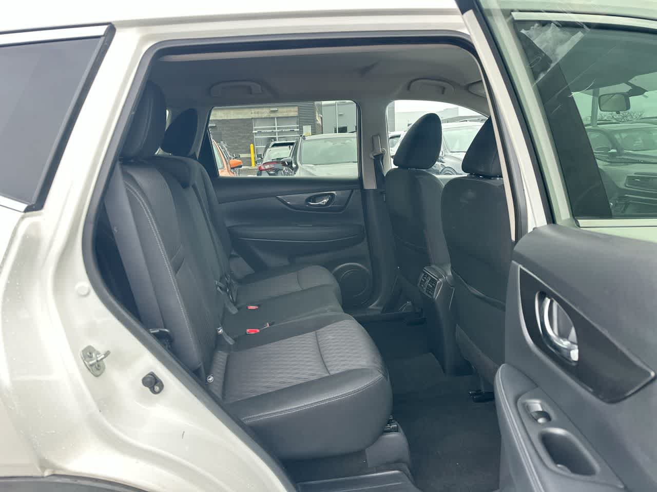 Thumbnail: 2018 Nissan Rogue - 25