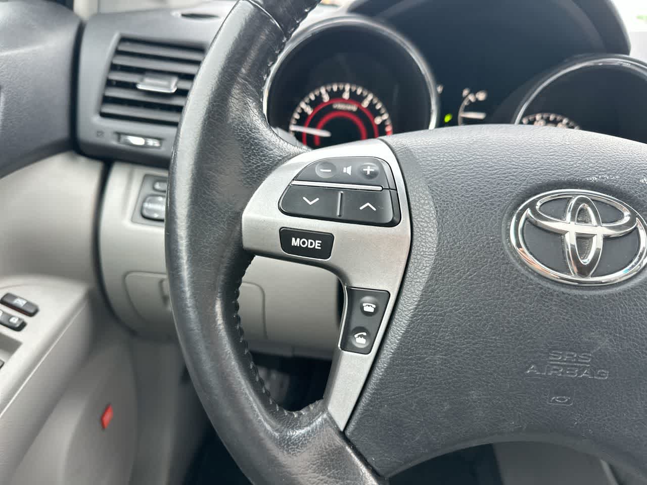 Thumbnail: 2013 Toyota Highlander - 29