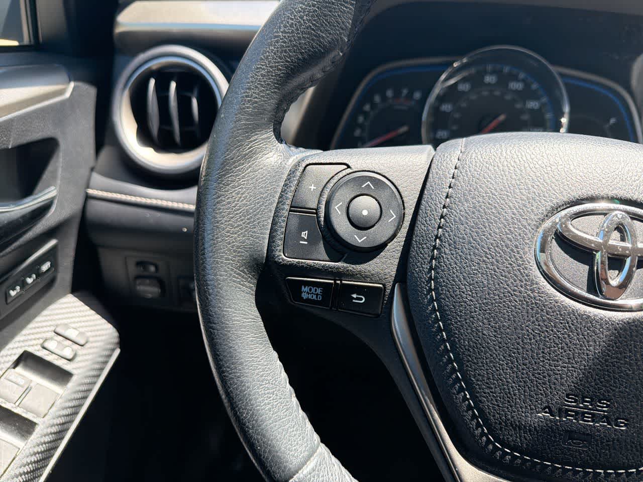 Thumbnail: 2015 Toyota RAV4 - 29