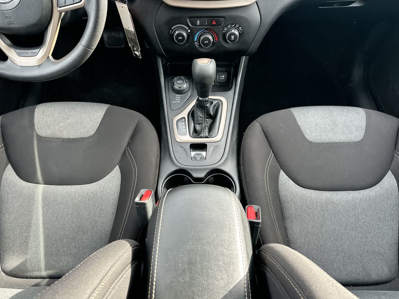 Thumbnail: 2017 Jeep Cherokee - 30