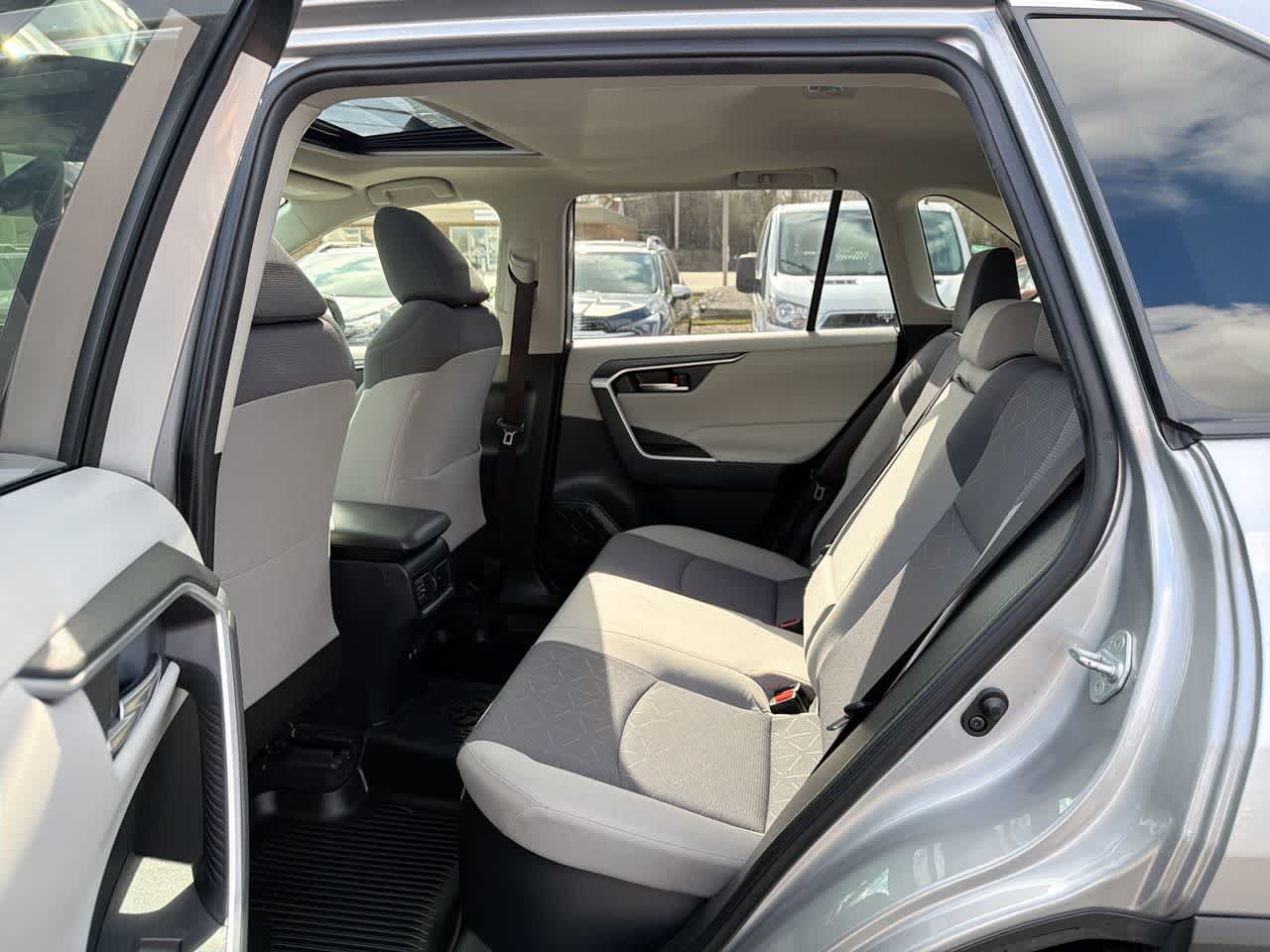 Thumbnail: 2020 Toyota RAV4 - 25