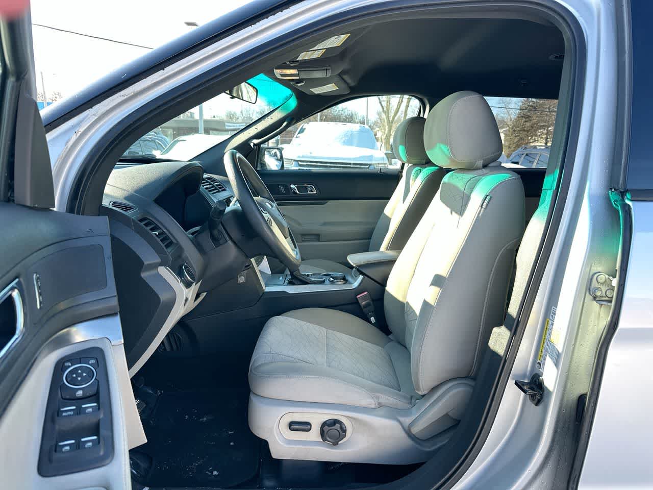 Thumbnail: 2013 Ford Explorer - 21