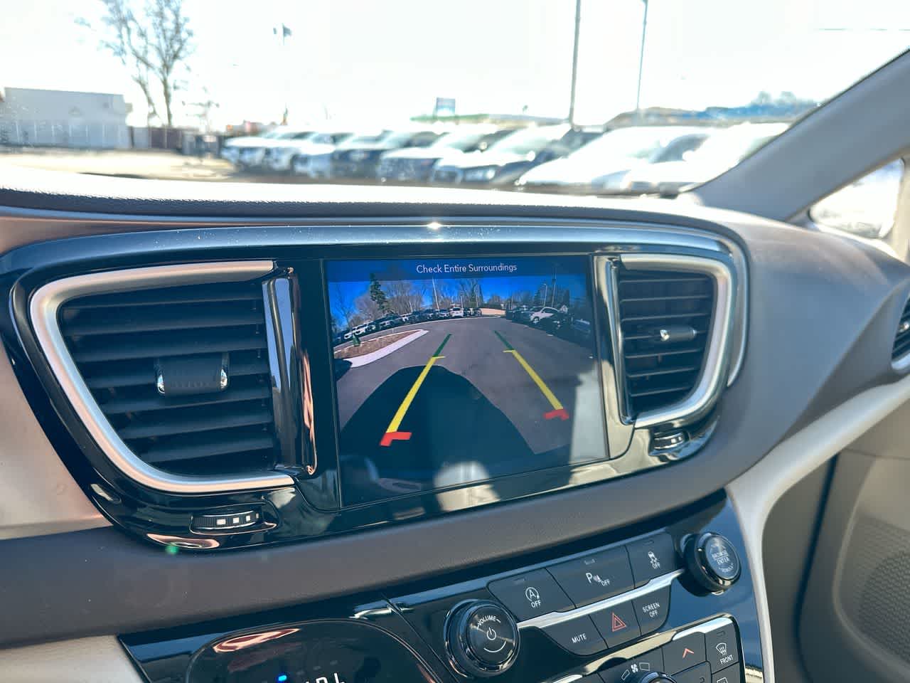 Thumbnail: 2018 Chrysler Pacifica - 33