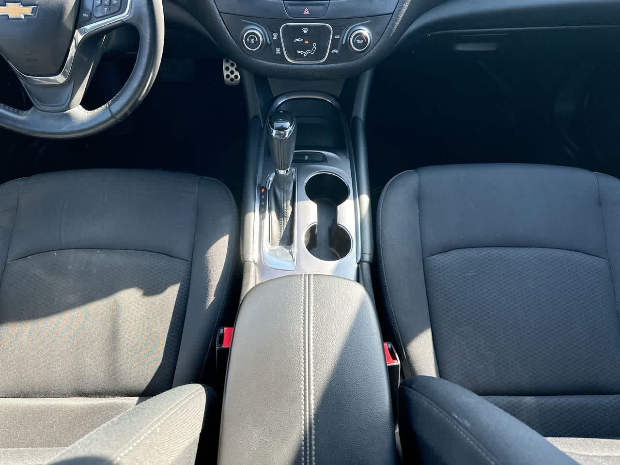 Thumbnail: 2017 Chevrolet Malibu - 31