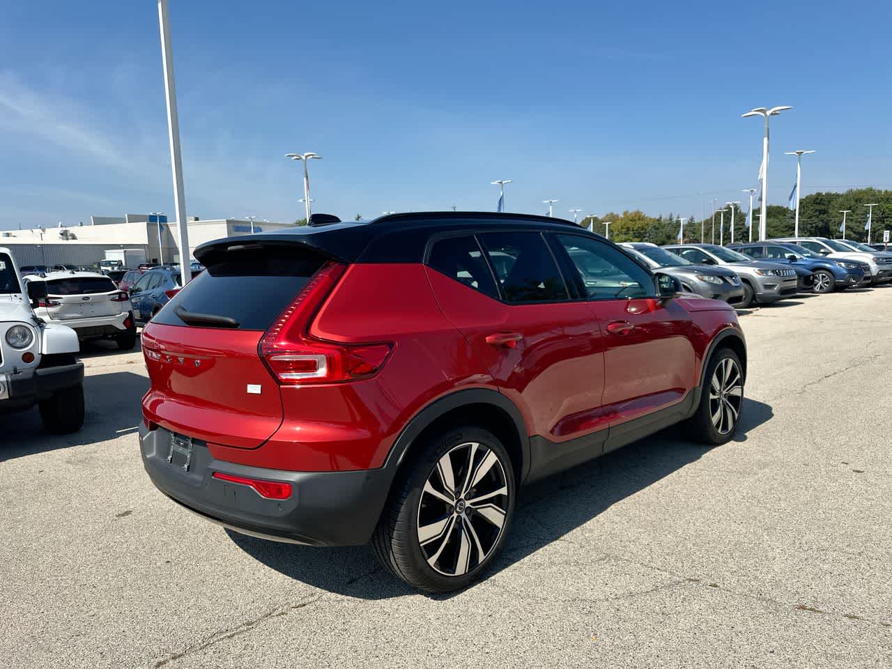 Thumbnail: 2022 Volvo XC40 - 13