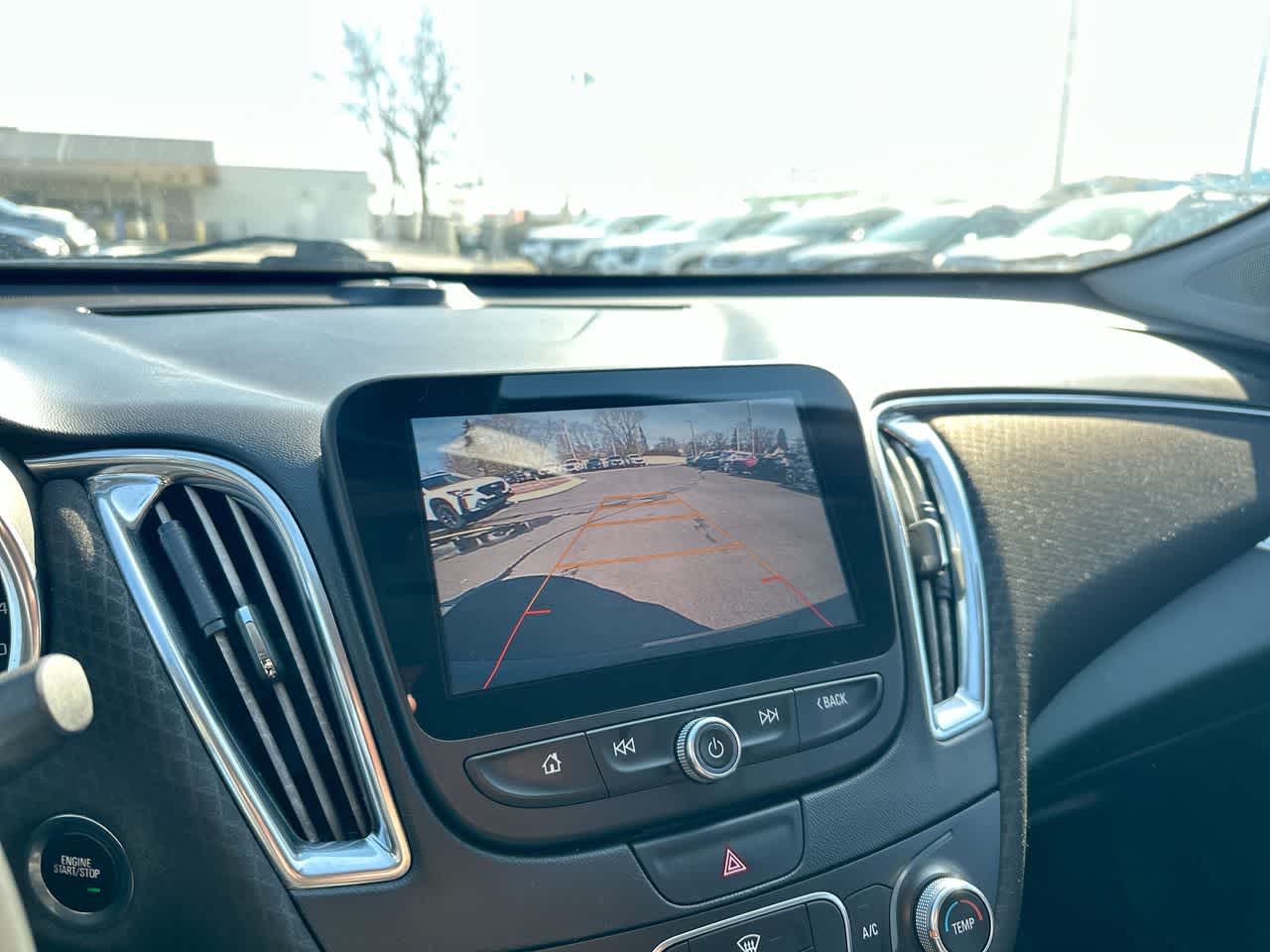 Thumbnail: 2017 Chevrolet Malibu - 32