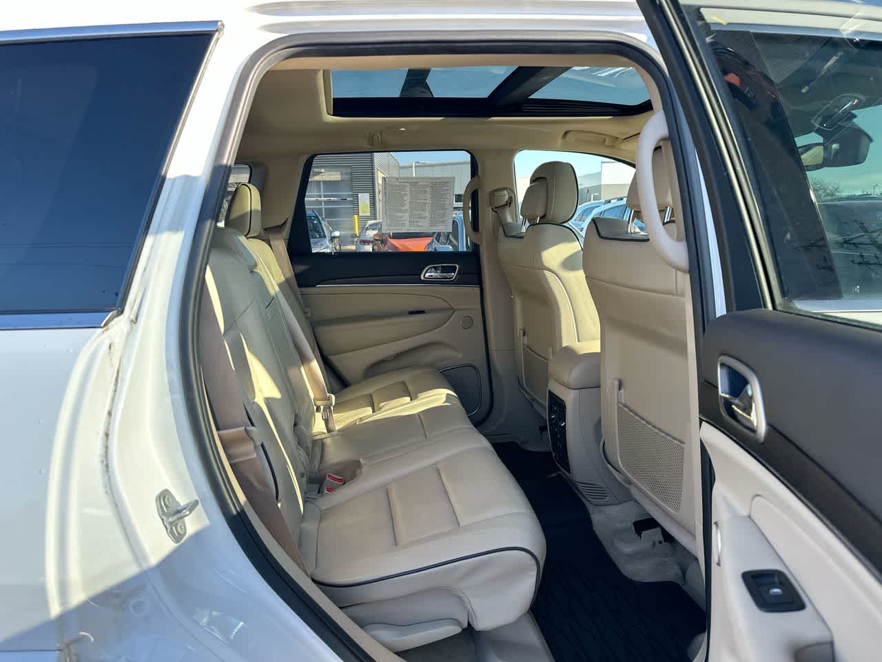 Thumbnail: 2017 Jeep Grand Cherokee - 27