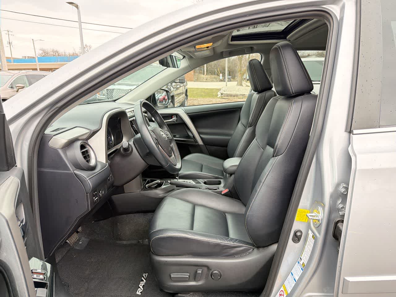 Thumbnail: 2016 Toyota RAV4 - 21