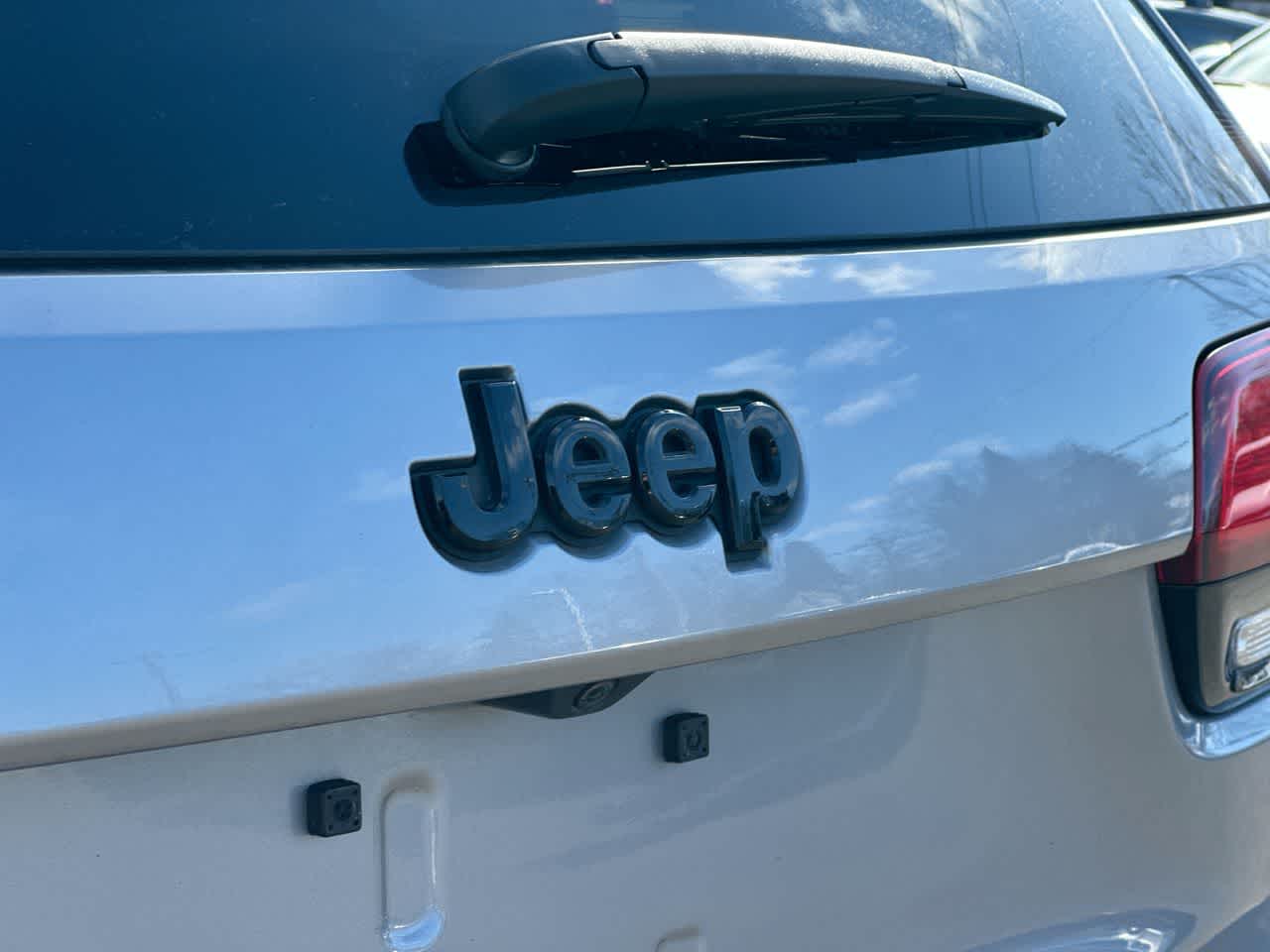 Thumbnail: 2018 Jeep Grand Cherokee - 17