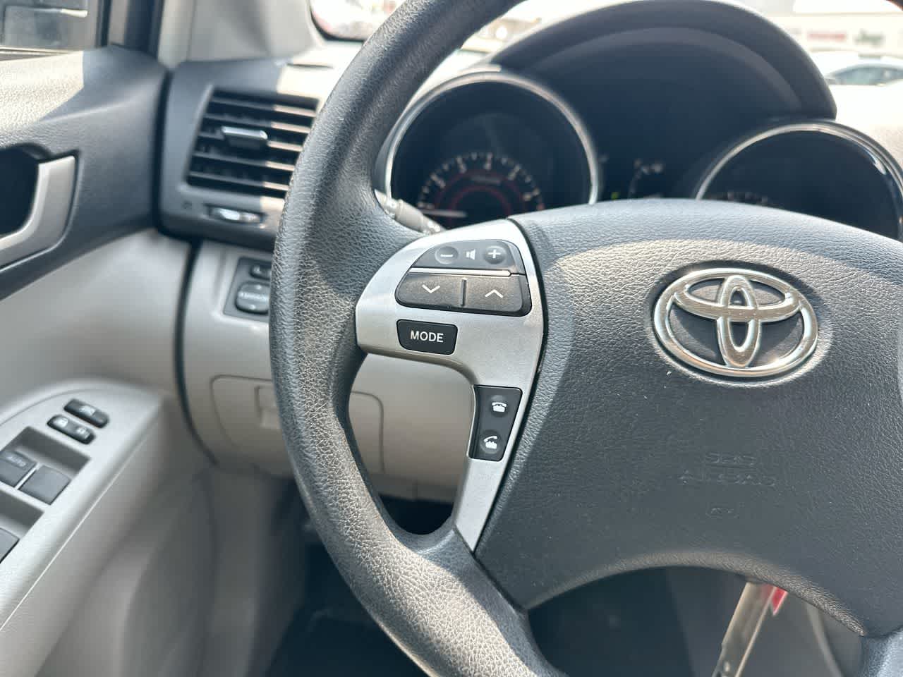 Thumbnail: 2013 Toyota Highlander - 28