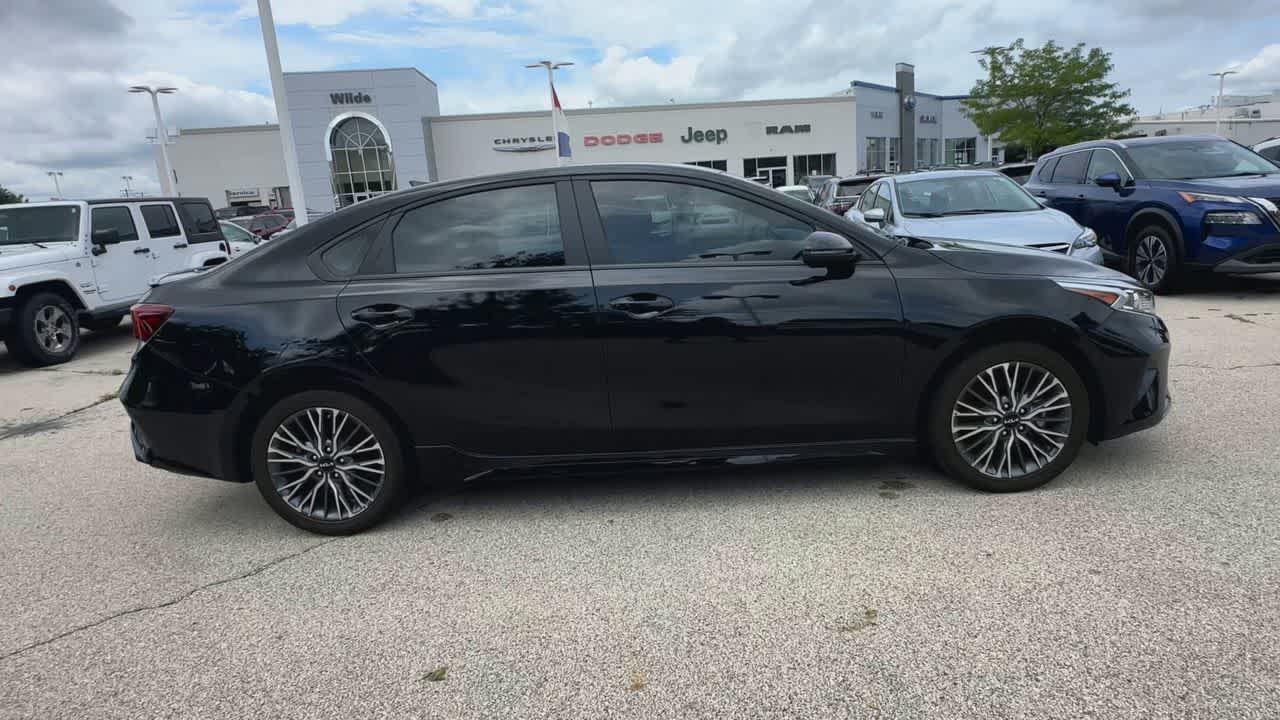 Thumbnail: 2023 Kia Forte - 9