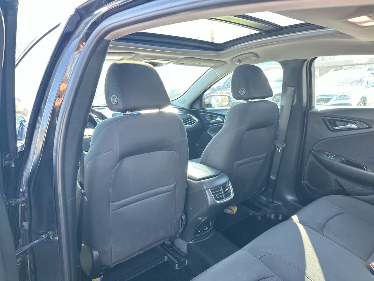 Thumbnail: 2017 Chevrolet Malibu - 23