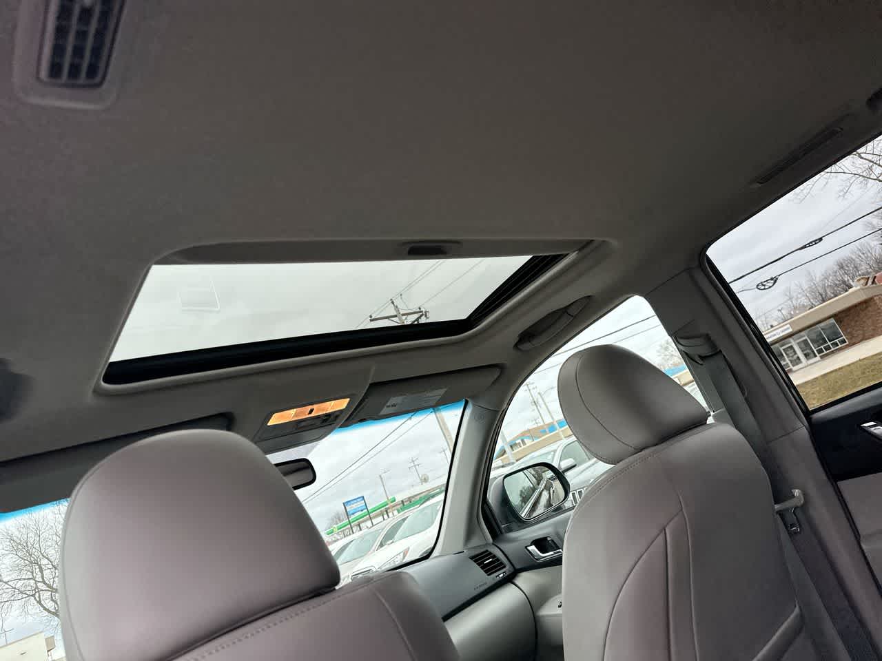 Thumbnail: 2013 Toyota Highlander - 24