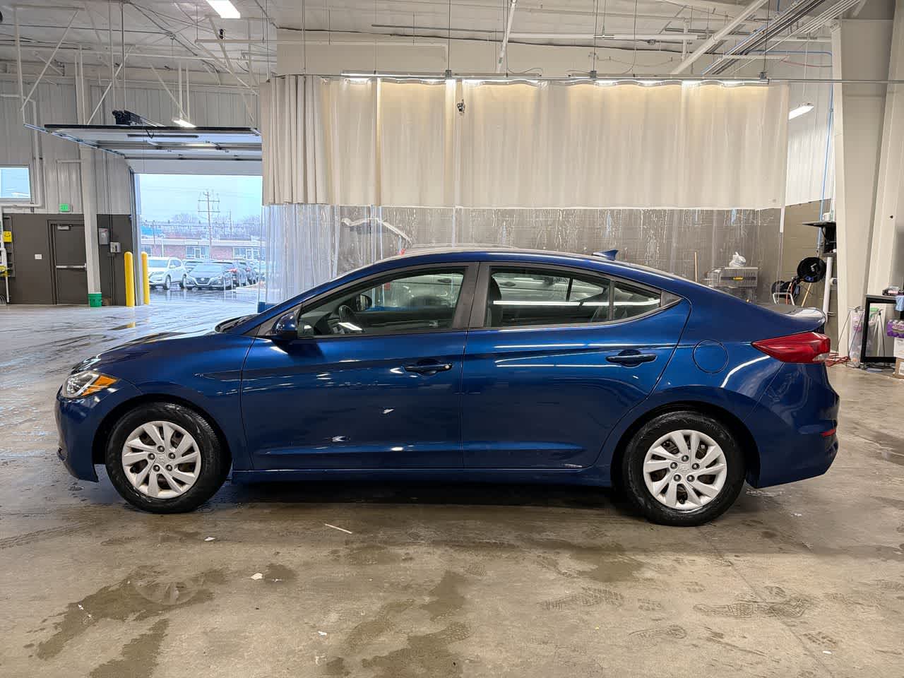 Thumbnail: 2017 Hyundai Elantra - 10