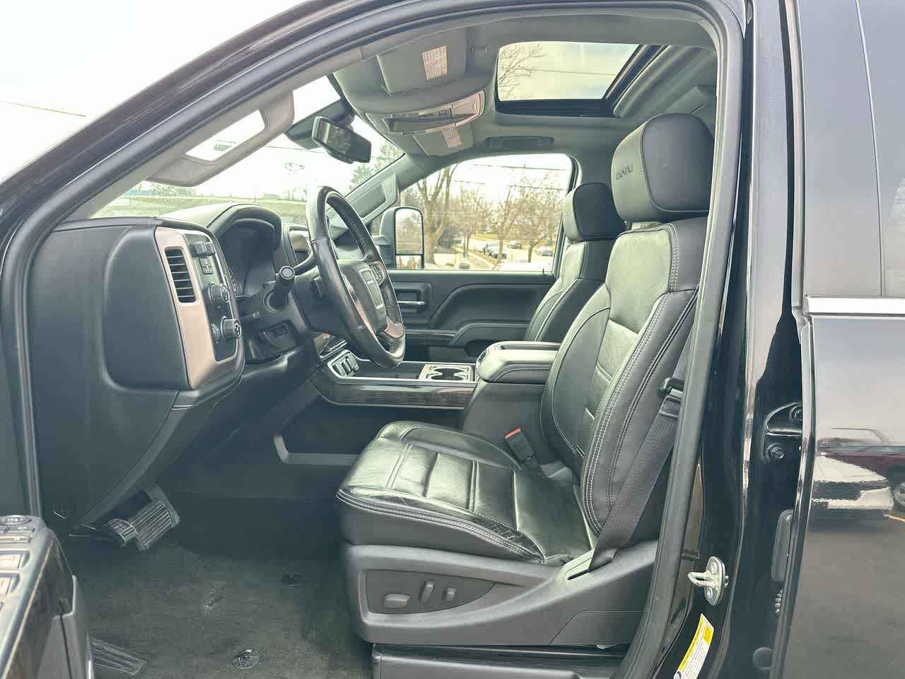 Thumbnail: 2015 GMC Sierra 2500 - 21