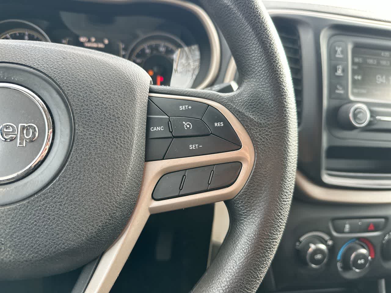 Thumbnail: 2017 Jeep Cherokee - 29