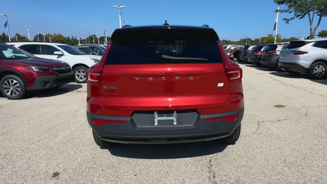 Thumbnail: 2022 Volvo XC40 - 7