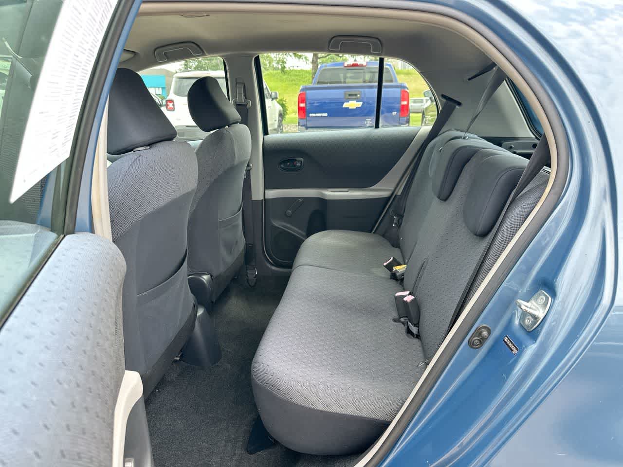Thumbnail: 2010 Toyota Yaris - 24