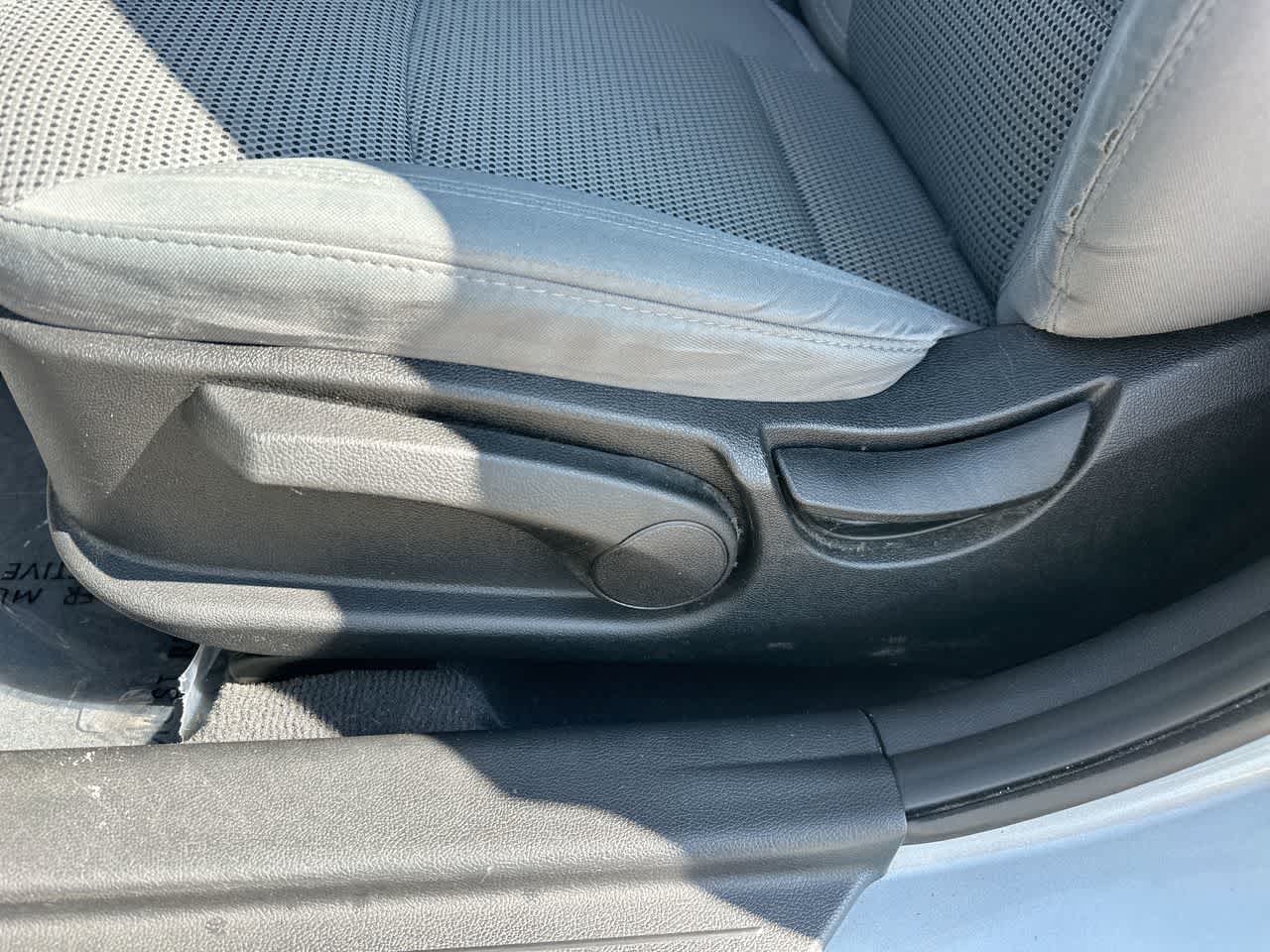 Thumbnail: 2011 Hyundai Sonata - 22