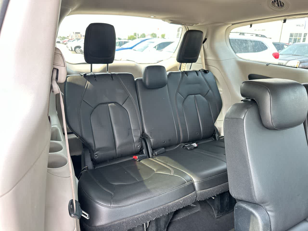 Thumbnail: 2017 Chrysler Pacifica - 26