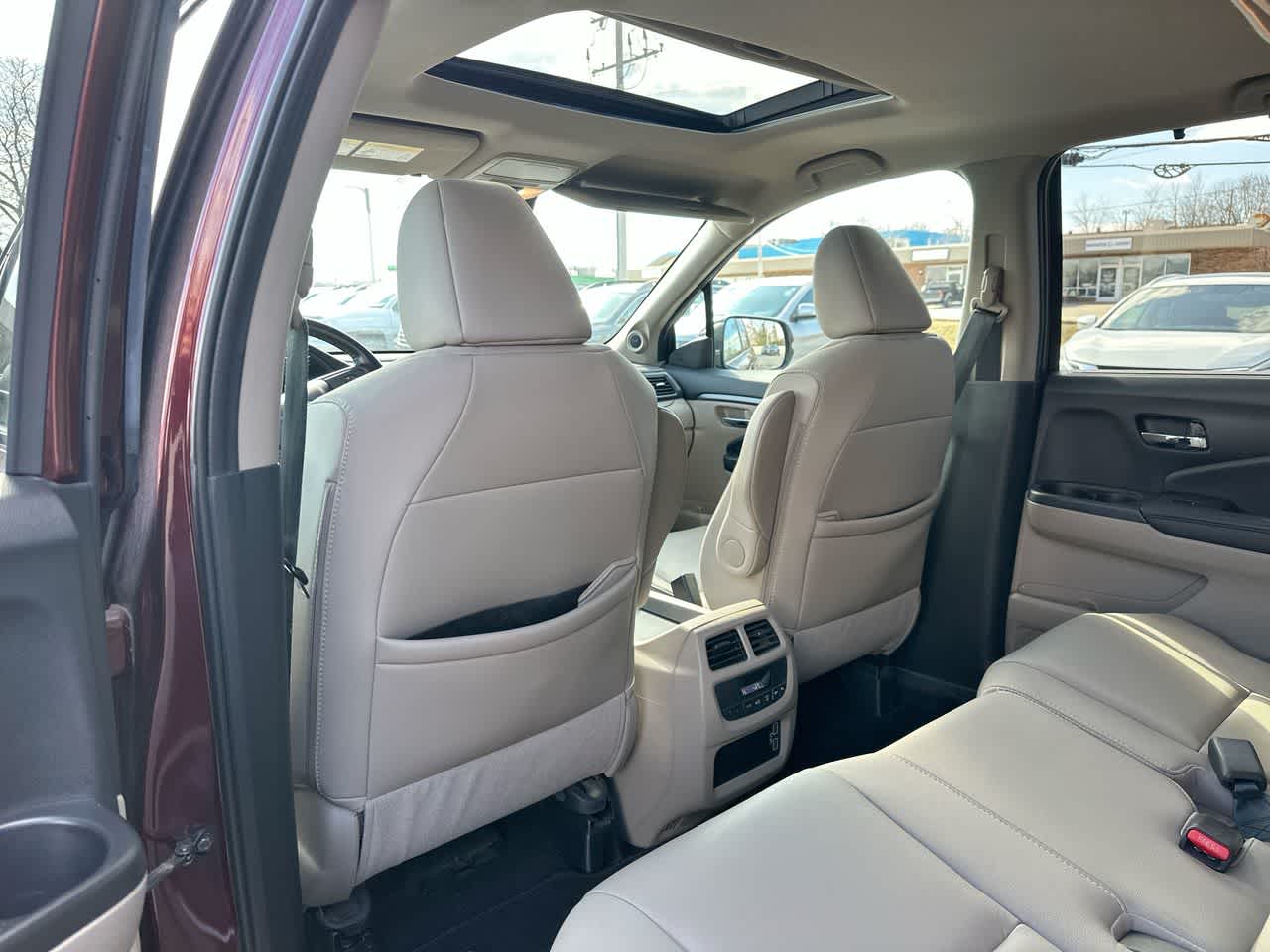 Thumbnail: 2019 Honda Pilot - 23