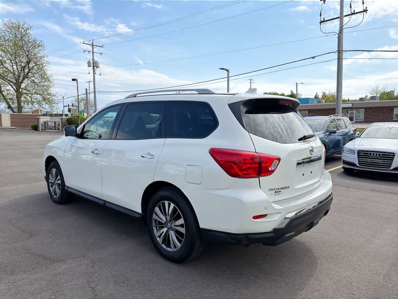 Thumbnail: 2019 Nissan Pathfinder - 11