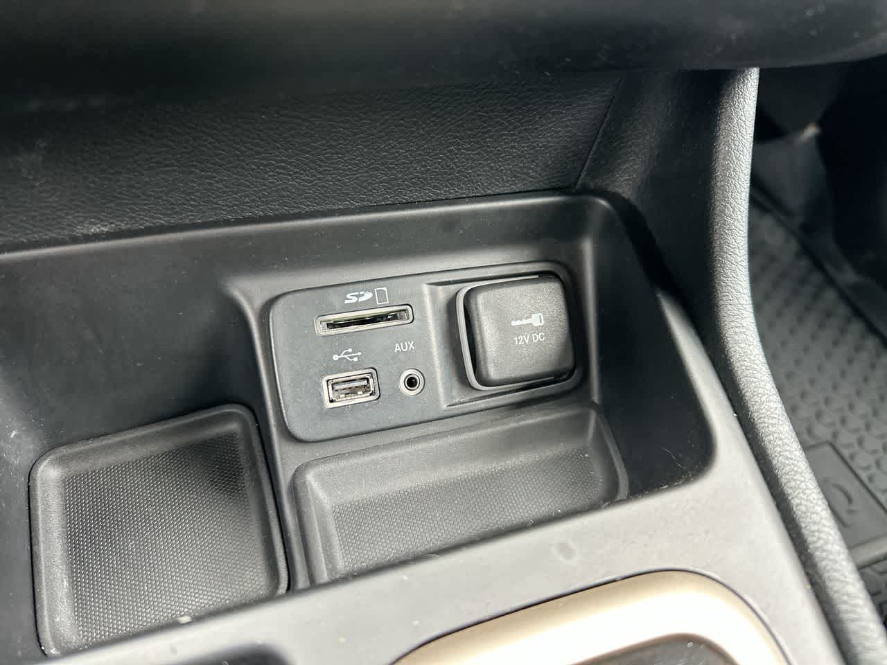 Thumbnail: 2016 Jeep Cherokee - 32