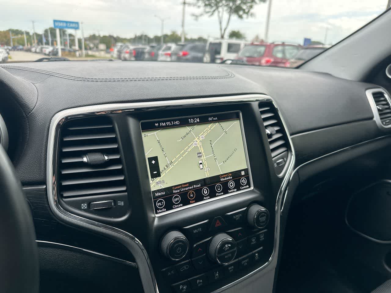 Thumbnail: 2018 Jeep Grand Cherokee - 32