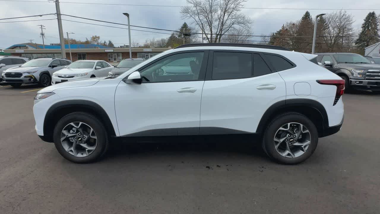 Thumbnail: 2025 Chevrolet Trax - 5