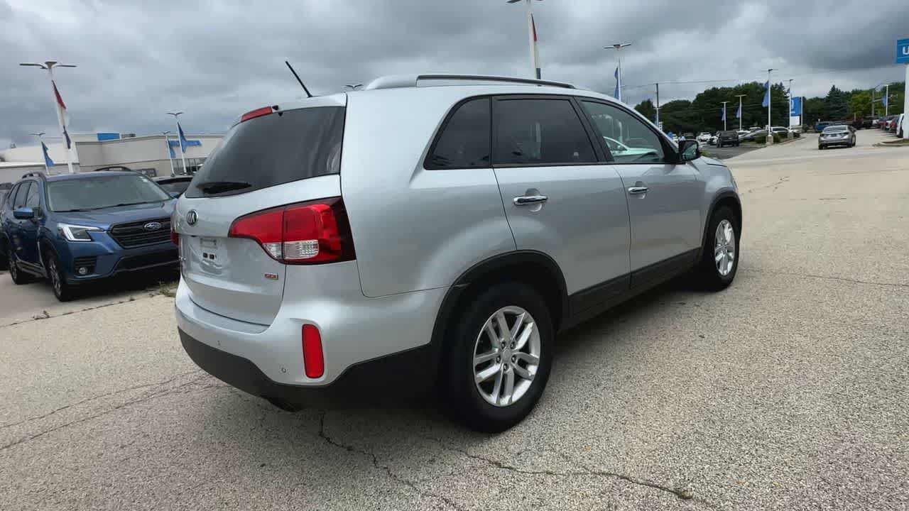 Thumbnail: 2015 Kia Sorento - 8
