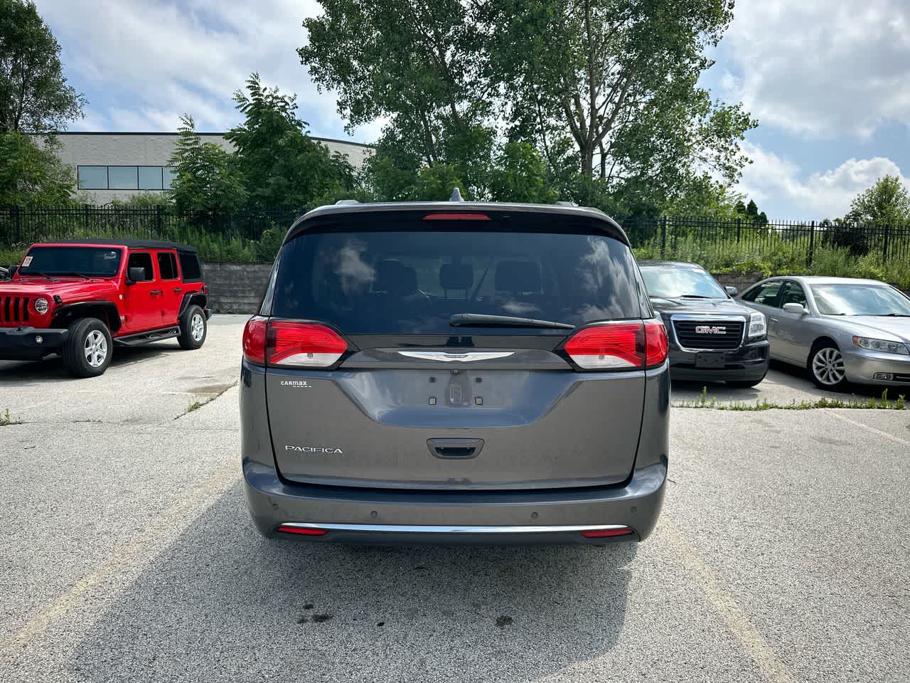 Thumbnail: 2017 Chrysler Pacifica - 16
