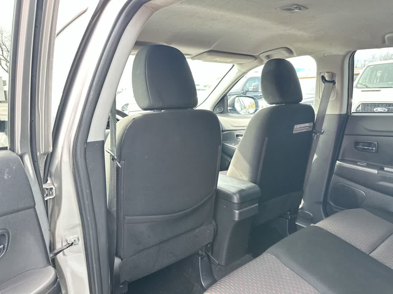 Thumbnail: 2018 Mitsubishi Outlander Sport - 23