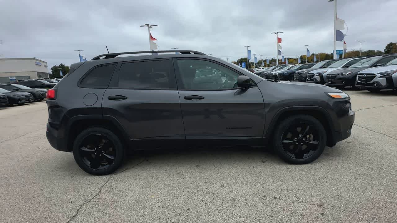 Thumbnail: 2016 Jeep Cherokee - 9