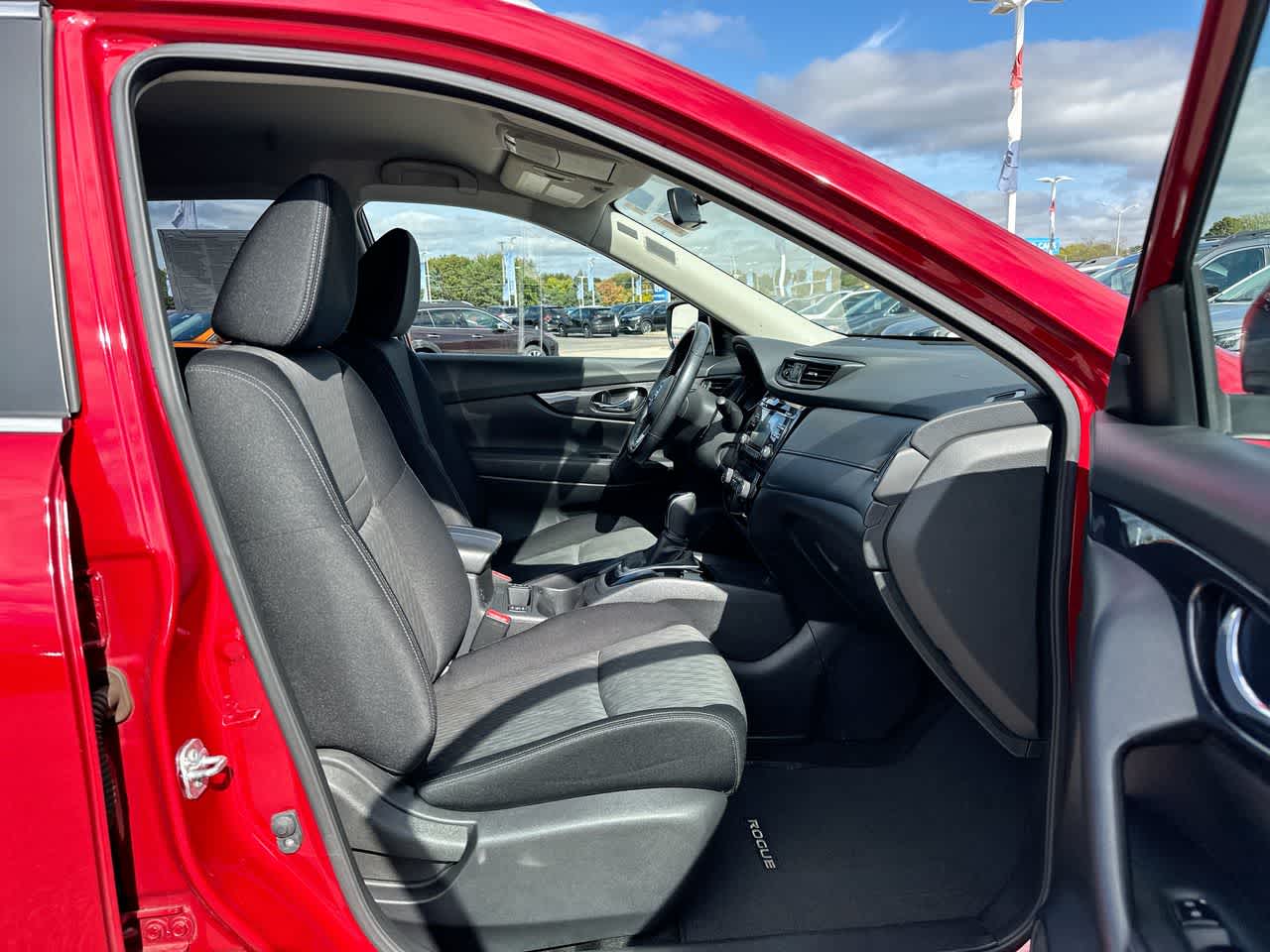 Thumbnail: 2017 Nissan Rogue - 26