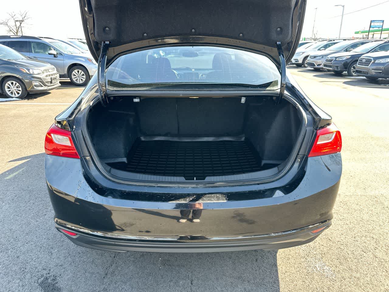 Thumbnail: 2017 Chevrolet Malibu - 36