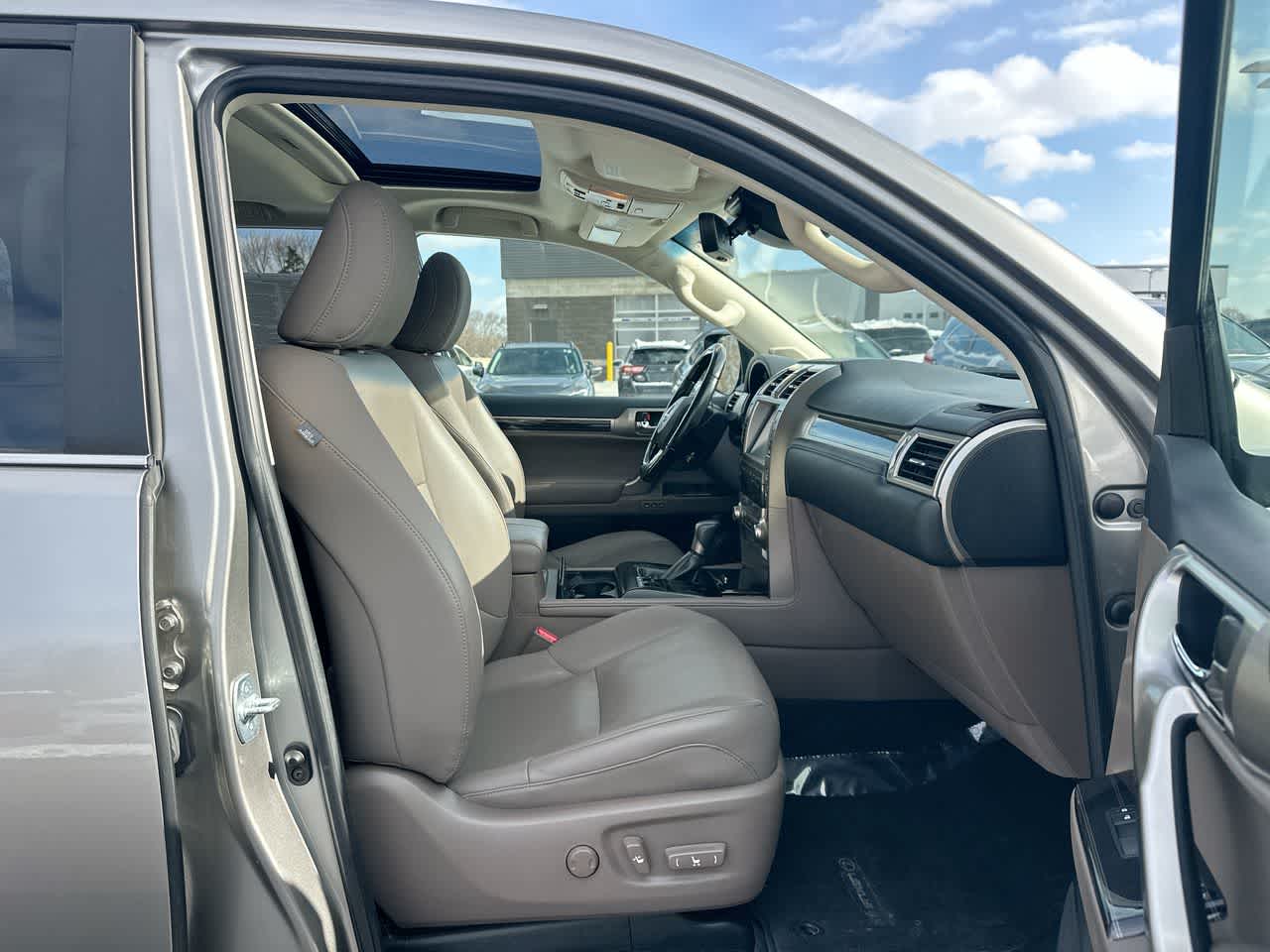 Thumbnail: 2020 Lexus GX - 28