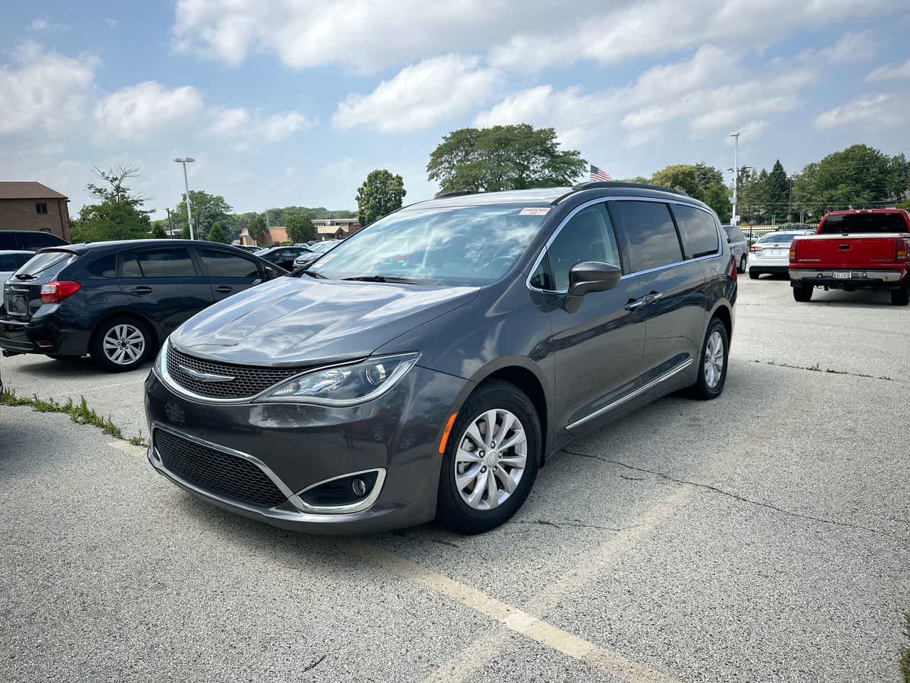 Thumbnail: 2017 Chrysler Pacifica - 4